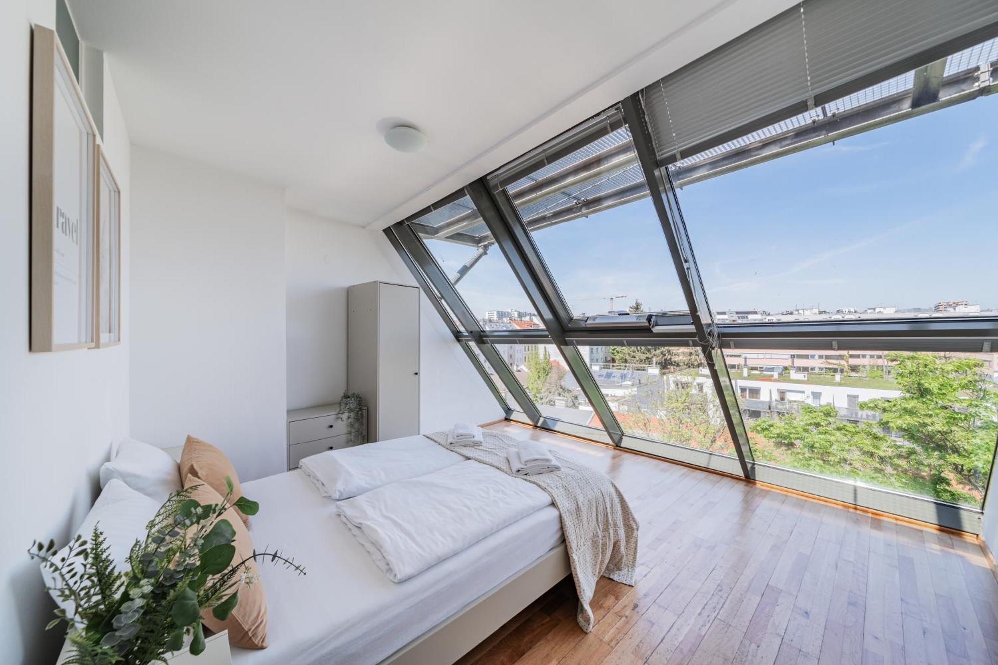 Apartment Next To Schoenbrunn - Free Parking !!! *